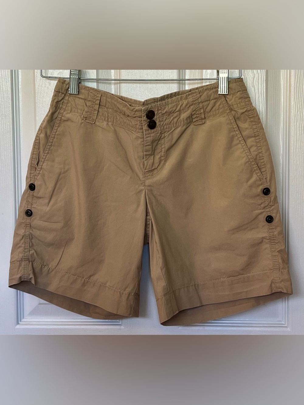 GAP Women’s Sz 0 Khaki Beige Utility Chino Shorts 100% cotton flat front EUC